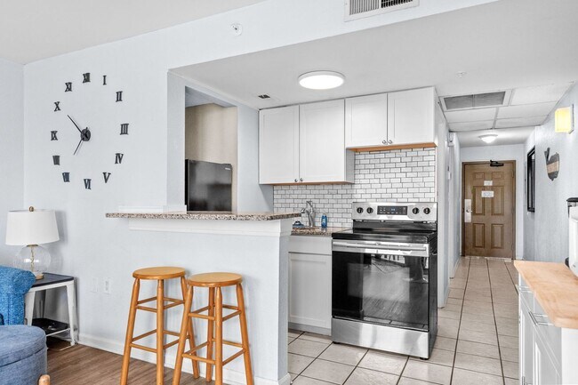 Building Photo - 2310 N Ocean Blvd