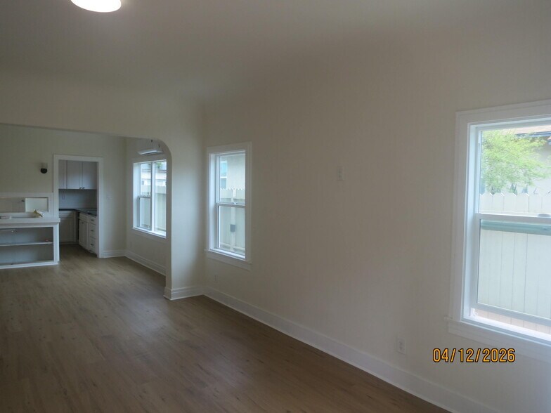 Building Photo - 2045 S Harcourt Ave