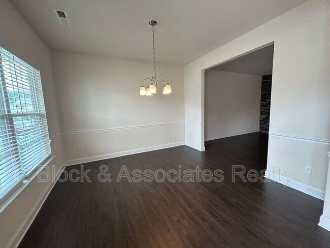 Building Photo - 1464 Land Grv Dr