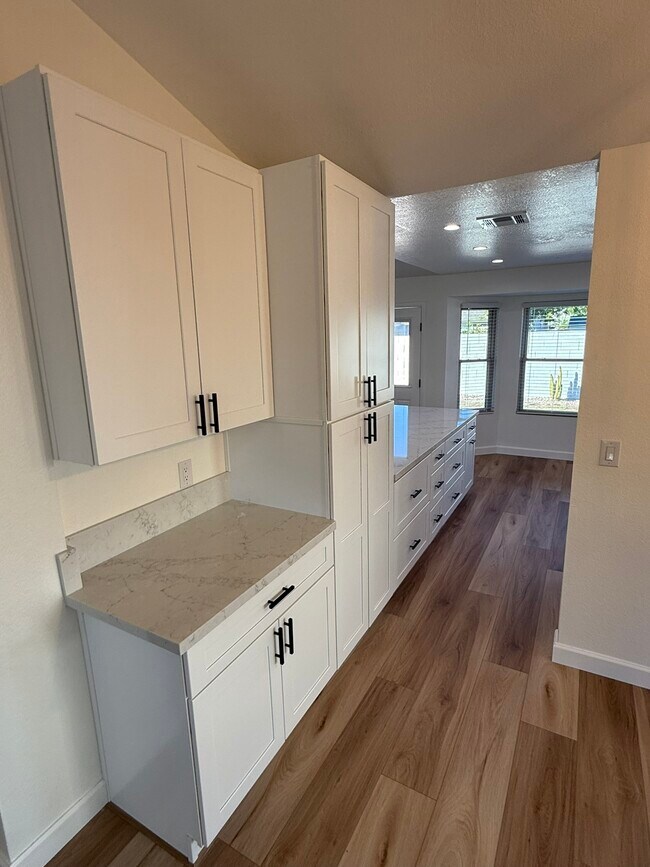 Building Photo - 3624 W Elgin St