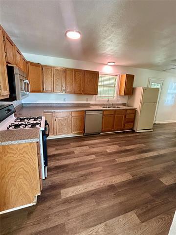 Building Photo - 206 W King St