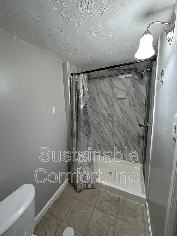 Building Photo - 827 Pleasant St