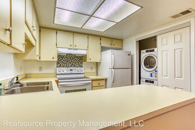 Building Photo - 40 Windtree Ln