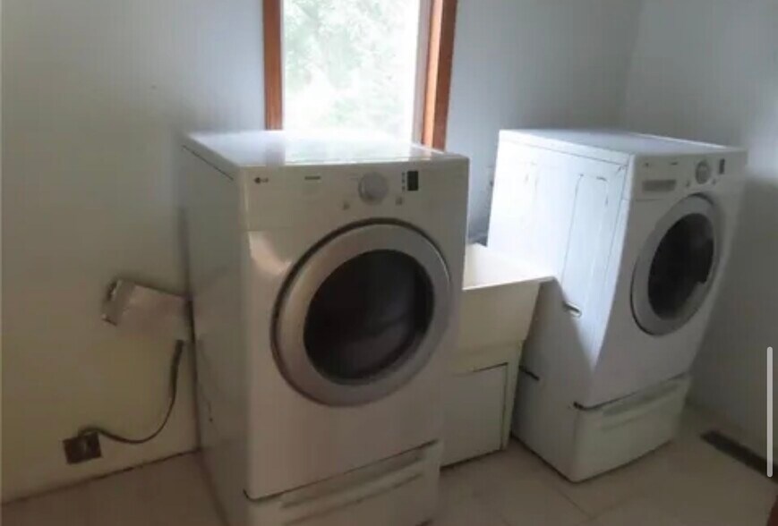 Building Photo - 11349 Elliot Ave NW