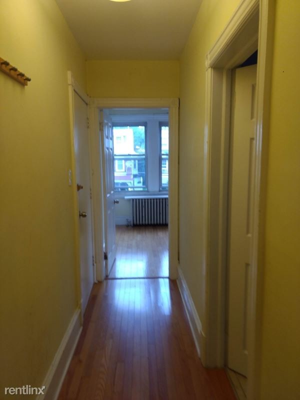 Building Photo - 22 School Ln