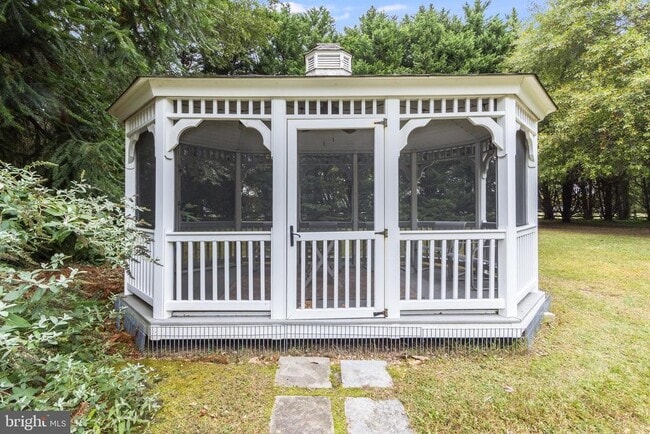 Building Photo - 37487 Burton Ct