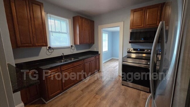 Building Photo - 1735 Brackland St