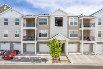 Building Photo - 63 W Seasons Dr
