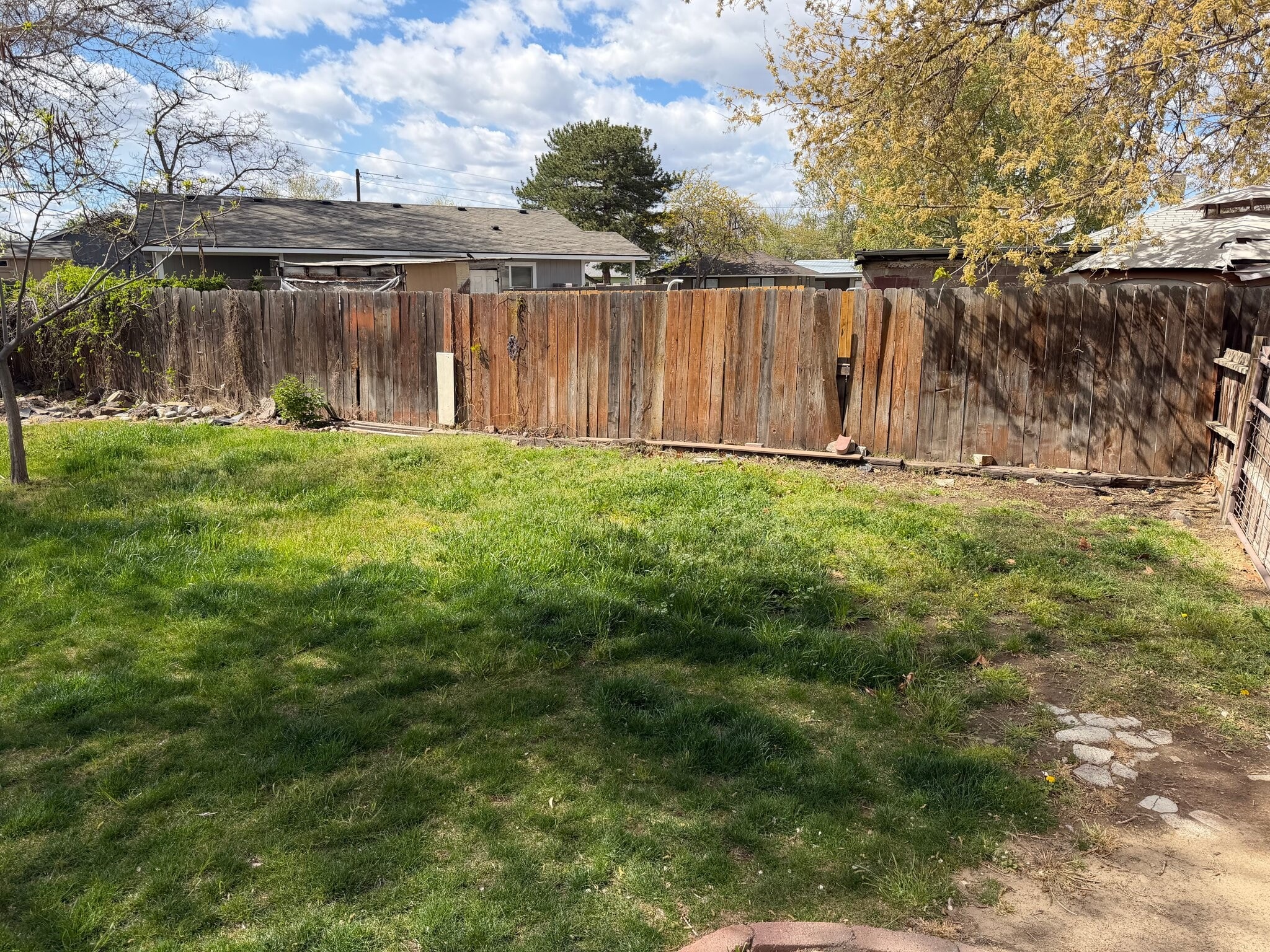 Building Photo - 919 Snow