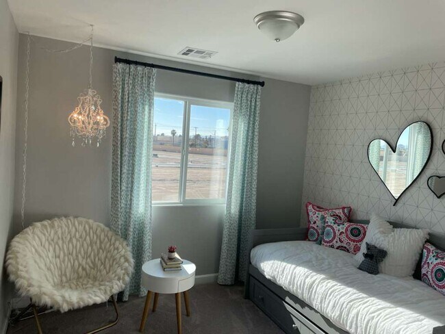 Building Photo - 3 Bedrooms Townhouse For Rent