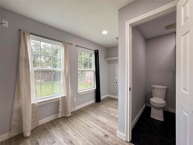 Building Photo - 730 Dunkley Dr