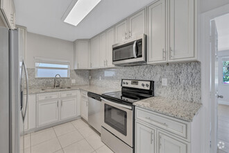 Building Photo - 1650 NE 33rd St