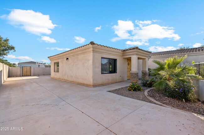 Building Photo - 11407 E Bellflower Ct