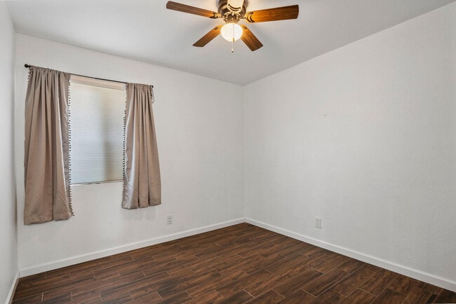 Building Photo - 10625 E Becker Ln