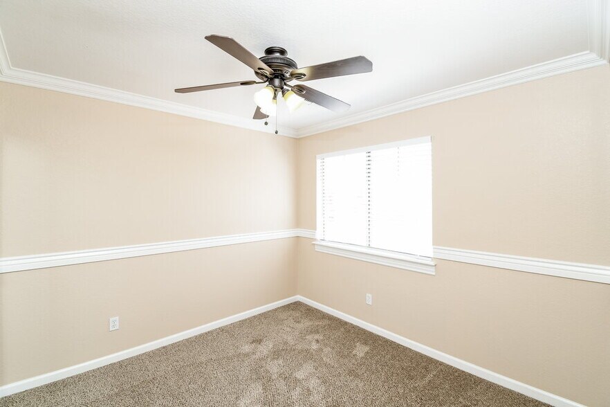 Building Photo - 810 E Rossi Ct