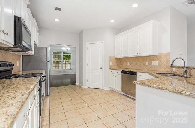 Building Photo - 14026 Green Birch Dr
