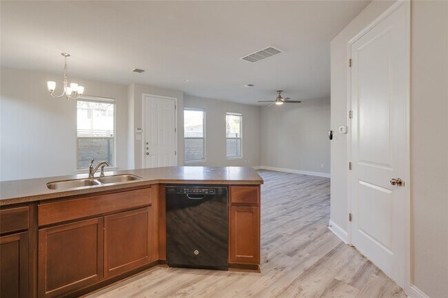 Building Photo - 5701 Cougar Dr