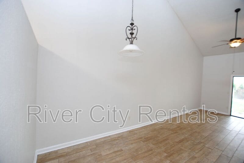 Building Photo - 2443 N Seabury Pl