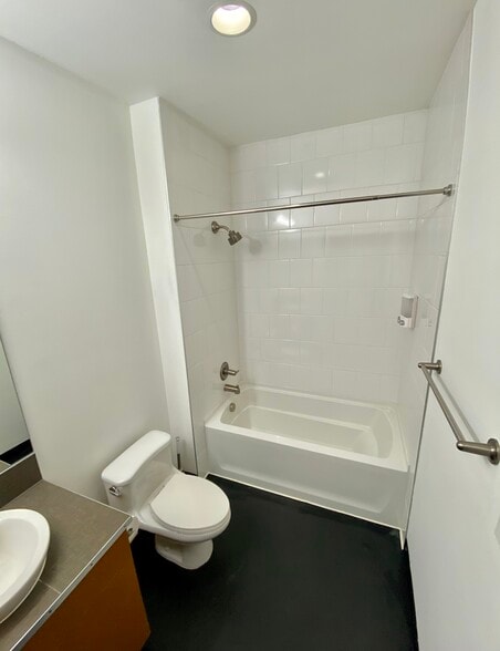 Building Photo - 1414 12th Ave