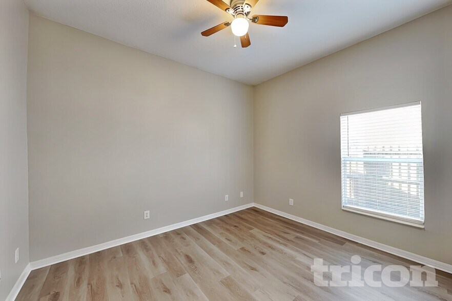 Building Photo - 13305 Silvercreek Dr