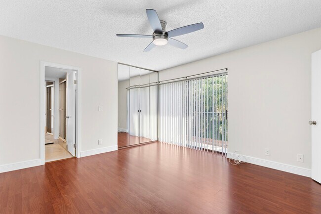 Building Photo - 1420 Augusta Cir