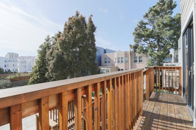 Building Photo - 127 Ashbury St