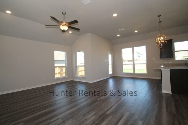 Building Photo - Temple North Gate Beauty!  Rent Reduced! Won't last long!