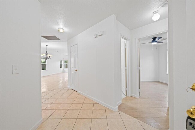 Building Photo - 4806 Dark Canyon Ct