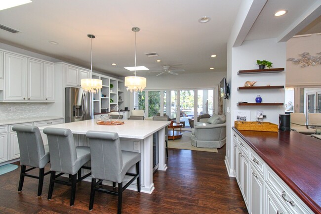 Building Photo - **STUNNING POOL HOME**4BEDS / 4.5BATHS**AQ...