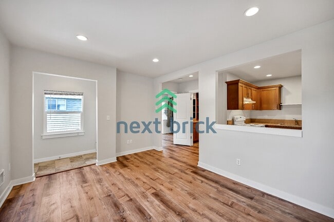 Building Photo - Charming 1-bedroom, 1-bathroom unit in Greenwood