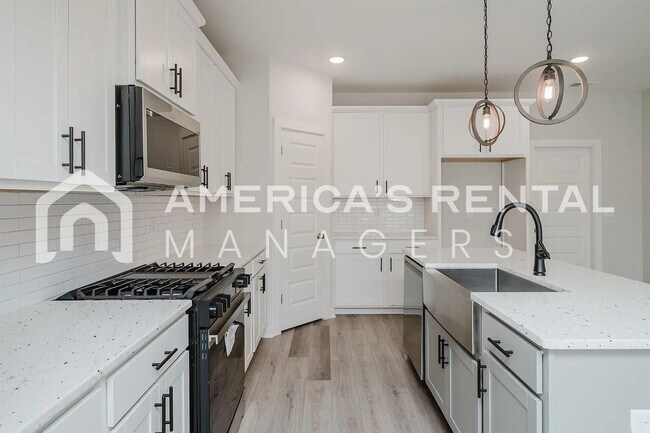 Building Photo - Modern Elegance at Unali Townes!