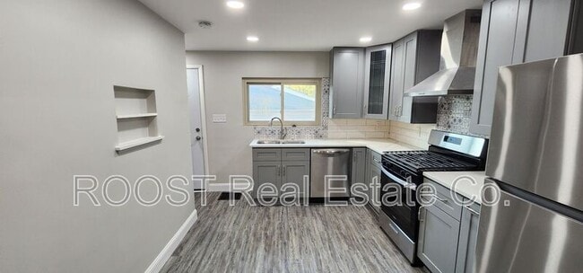 Building Photo - 1545 Garling Ave