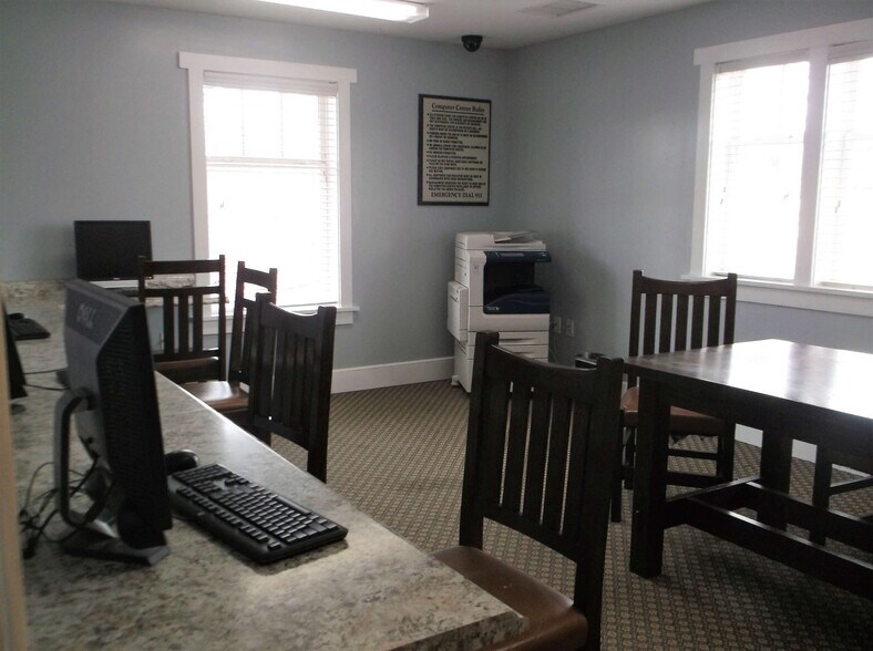 Building Photo - 1106 Tree Top Way