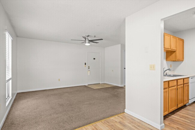 Building Photo - 2105 N Keebler Ave
