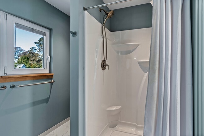 Building Photo - 1 Shoreline Dr