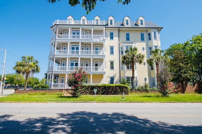 Building Photo - Historic Elegance Meets Modern Luxury – 2 Bed / 2 Bath Apartment in Downtown Columbia