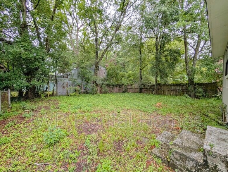 Building Photo - 3055 2nd St Cir