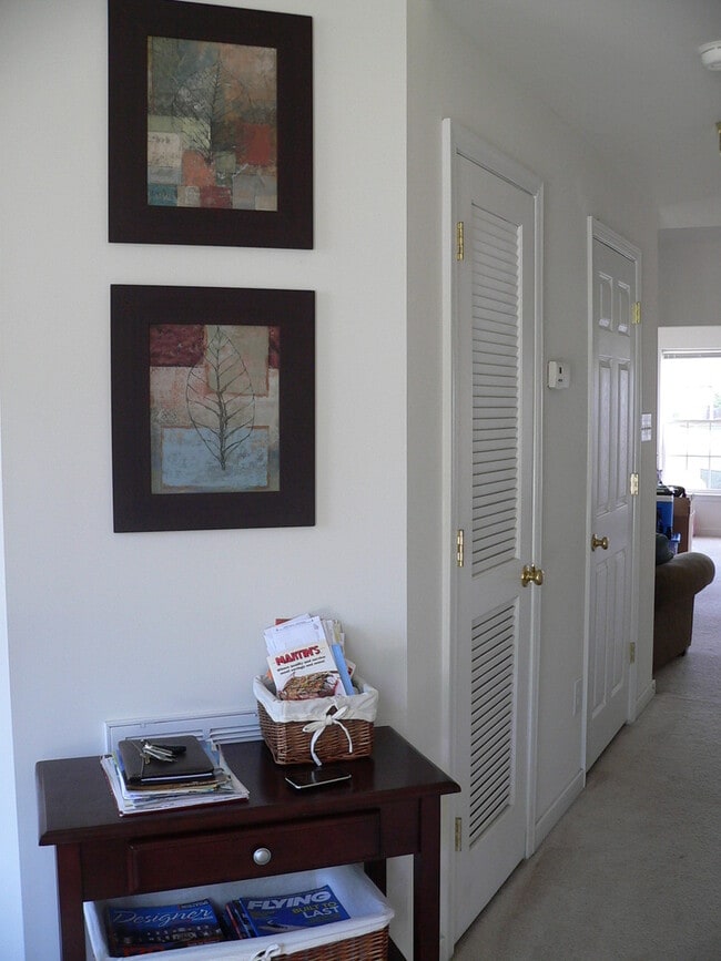 Building Photo - Spacious End Unit Town Home in Glen Allen