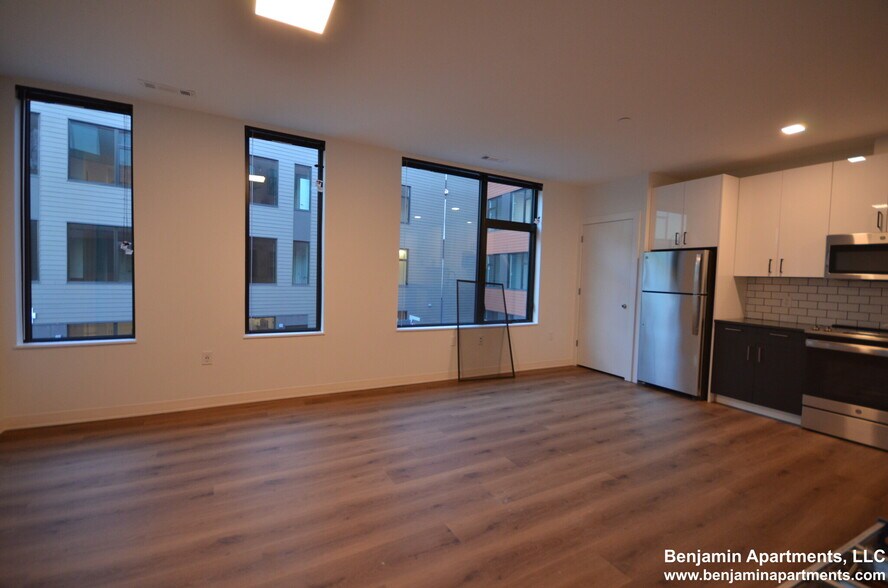 Building Photo - 89 Brighton Ave