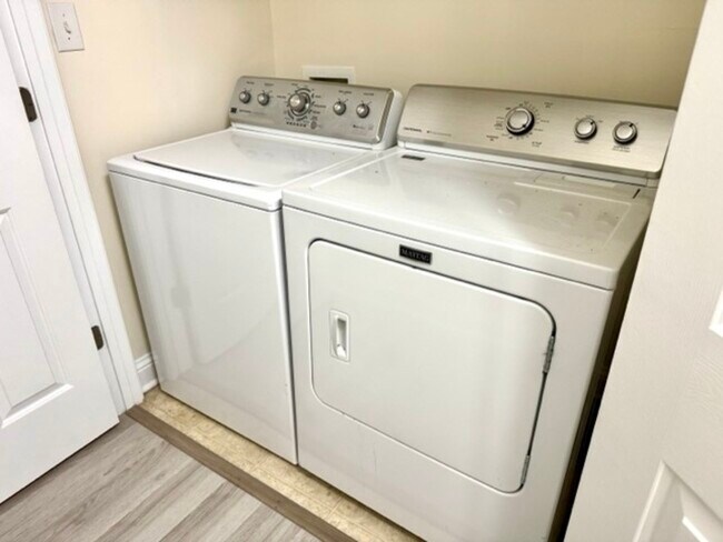 Building Photo - 4116 Huntsmoor Ln NW