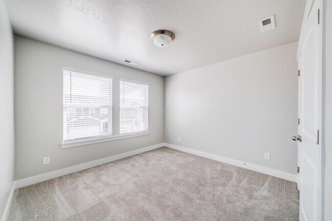Building Photo - 16162 S Truss Dr
