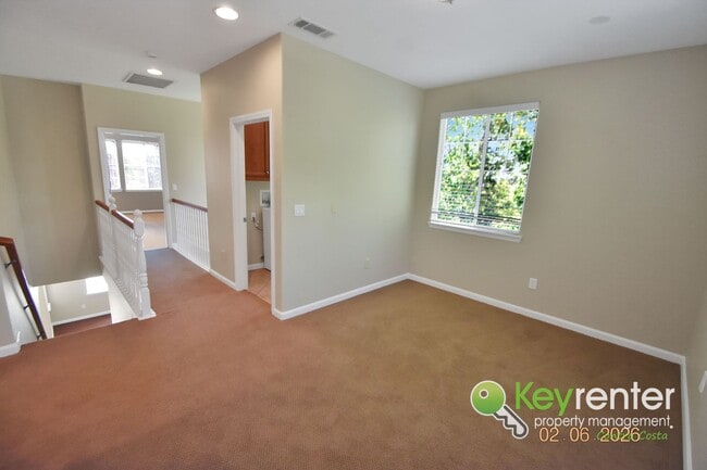 Building Photo - Beautiful 4 Bedroom Windemere Home on Corner Lot