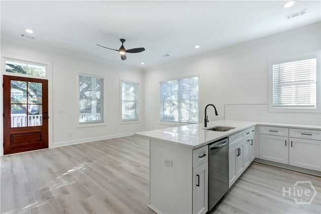 Building Photo - 222 W 39th St