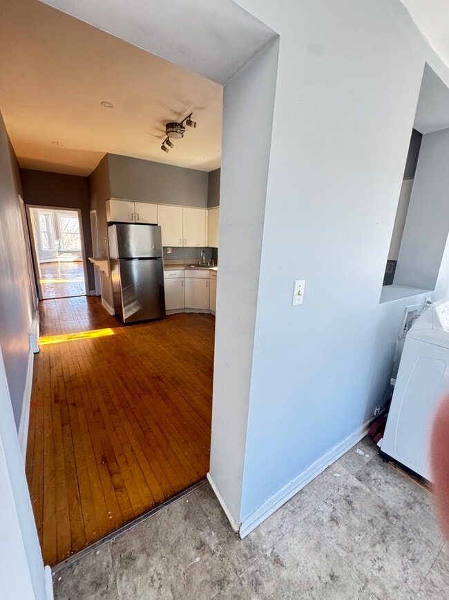 Building Photo - 511 N Taylor Ave