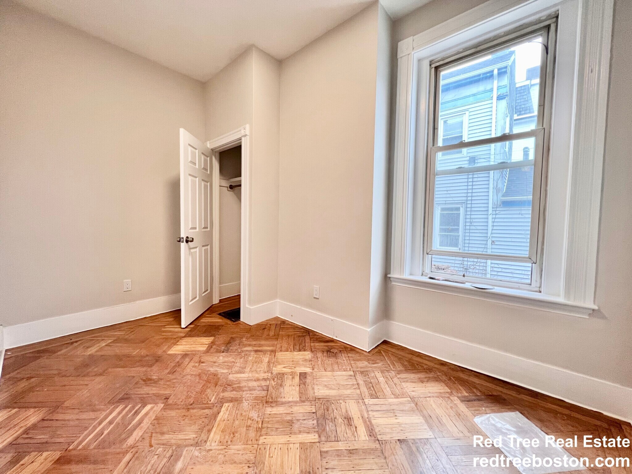 Building Photo - 564 E 5th St