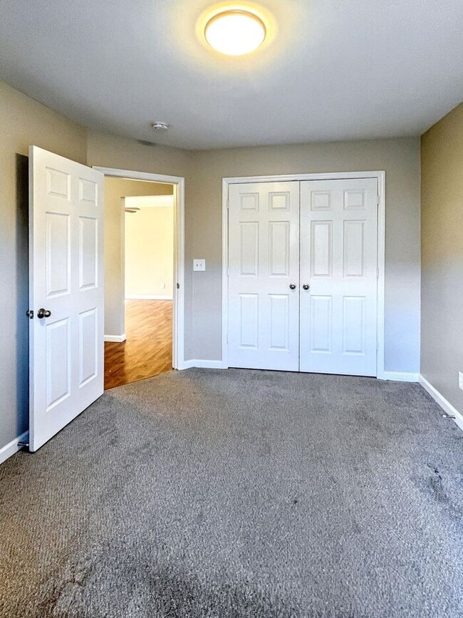 Building Photo - 3-Bedroom Home with Convenient Access to N...