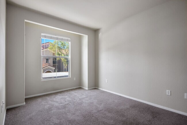 Building Photo - 10550 W Alexander Rd