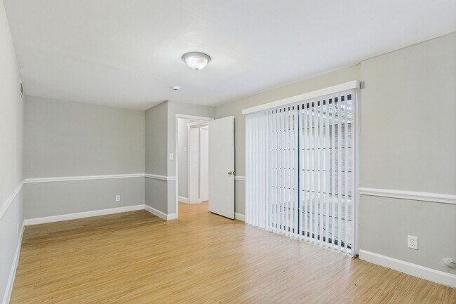 Building Photo - Large Home in Guilford Hills, Hardwood Flo...
