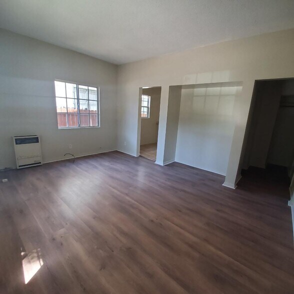 Interior - 1366 S Burnside Ave