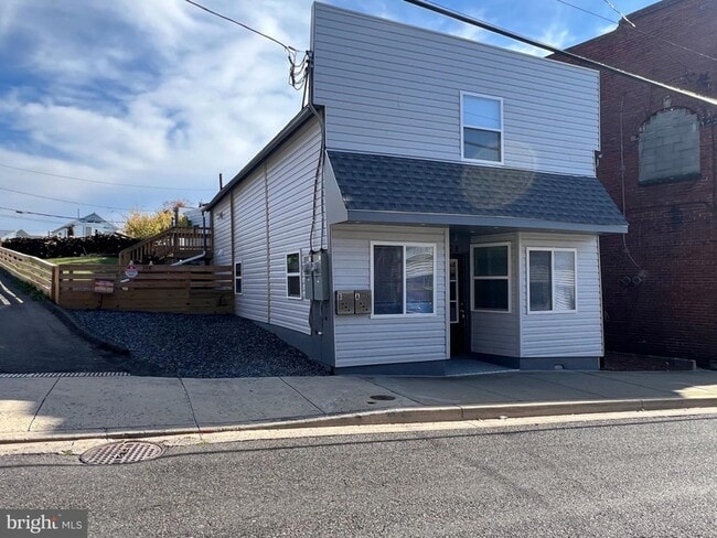 Primary Photo - 328 Virginia Ave